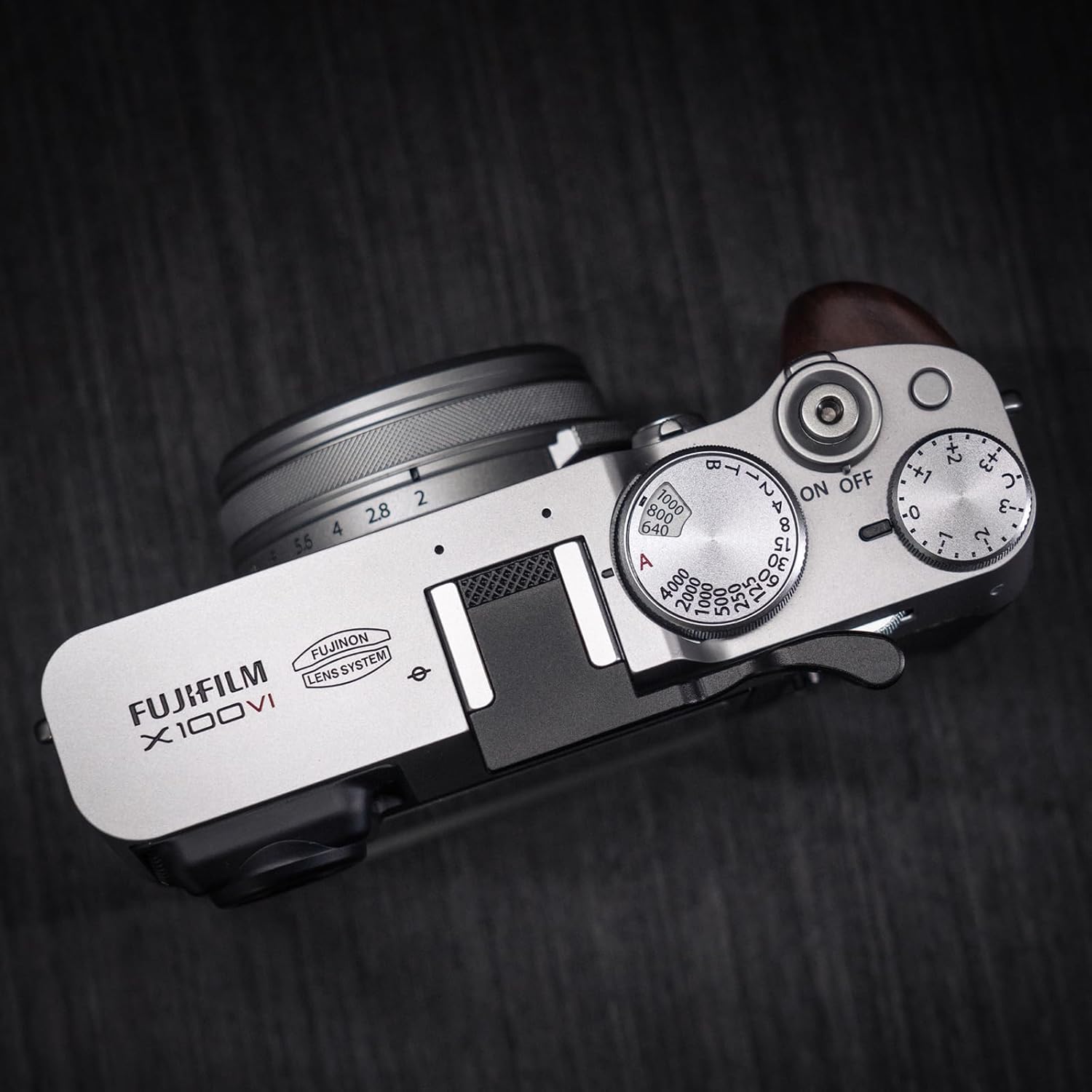 Iborrys Poignée en métal pour appareil photo Fujifilm Fuji X100VI, support de repose-pouce, motif antidérapant vintage exclusif, améliore la sensation de prise en main de l'appareil photo (noir) – Image 2