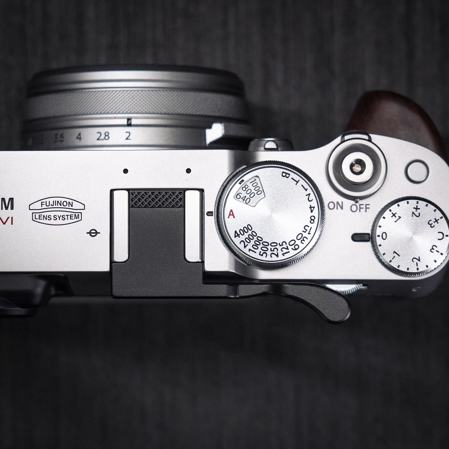 Iborrys Poignée en métal pour appareil photo Fujifilm Fuji X100VI, support de repose-pouce, motif antidérapant vintage exclusif, améliore la sensation de prise en main de l'appareil photo (noir) – Image 7